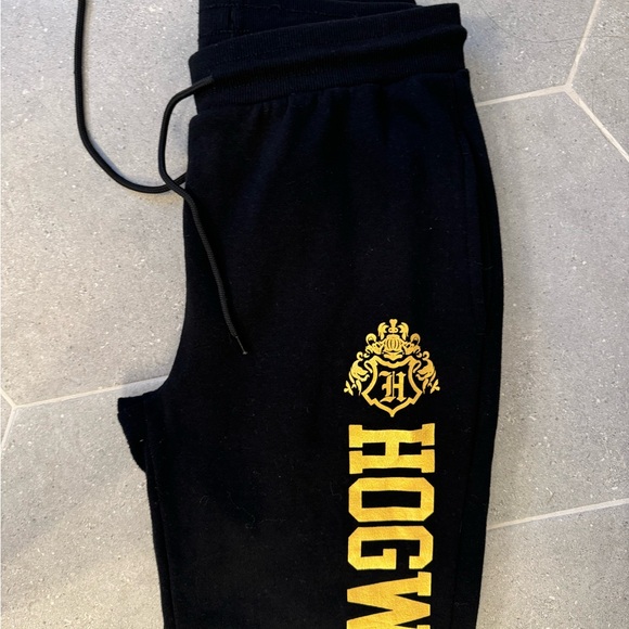 Wizard of World of Harry Potter Joggers - HOGWARTS Design. Women’s size M - Picture 3 of 3